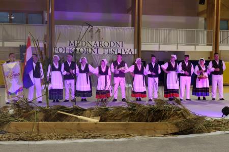 11. MEDNARODNI FOLKLORNI FESTIVAL RAKEK 09 FOTO LJUBO VUKELIČ